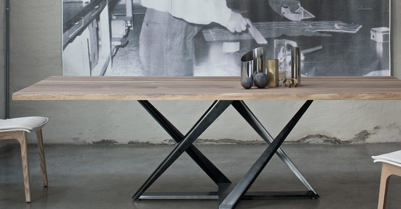 psací nebo jídelní stůl